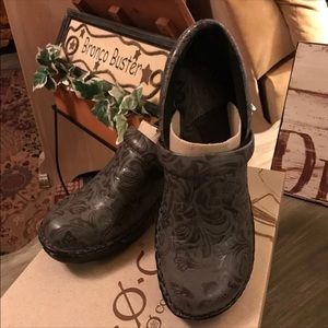 B.O.C. Grey Tooled PU Clogs - Like new with box❤️